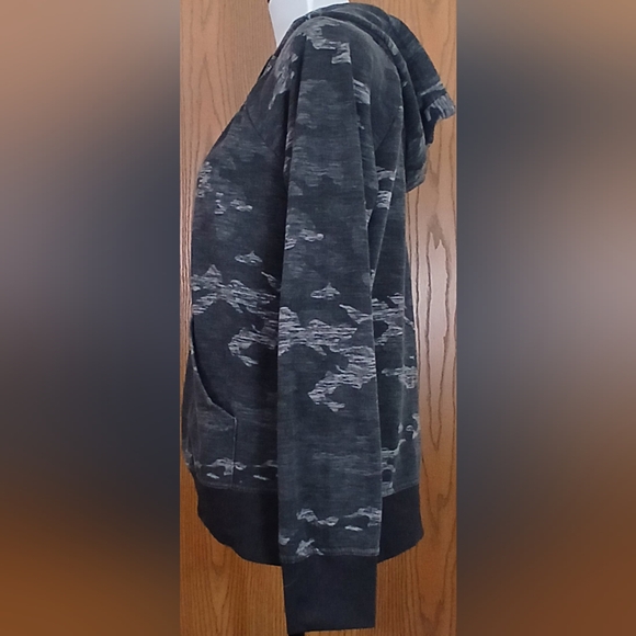 Athletic Works Camo Hoodie size M (8-10)      8-002 - Picture 2 of 4